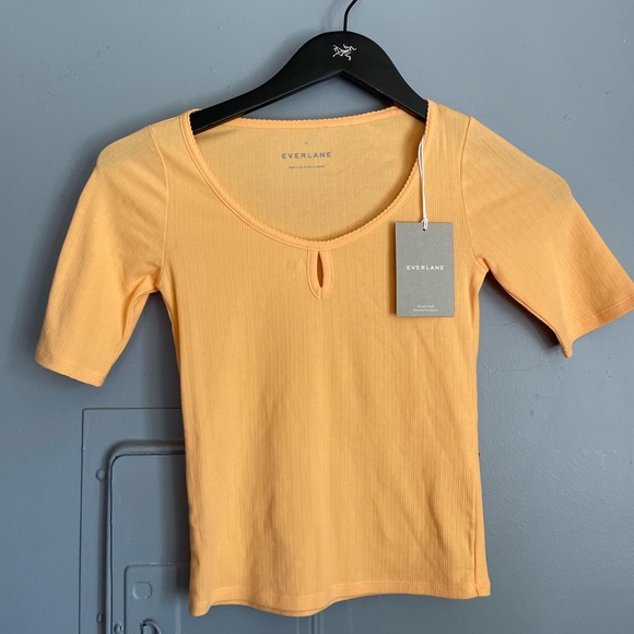Everlane Tops - Everlane NEVER WORN Stretch-Rib Scoop Neck Tee XS orange cream